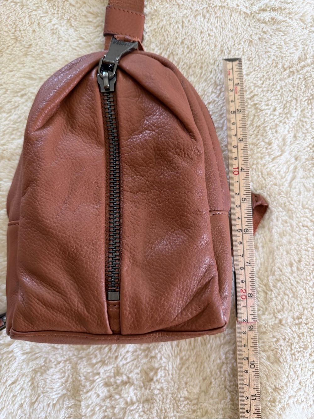 Aimee Kestenberg Leather Sling Backpack Crossbody Bag Cognac Brown Never Used - Picture 5 of 6